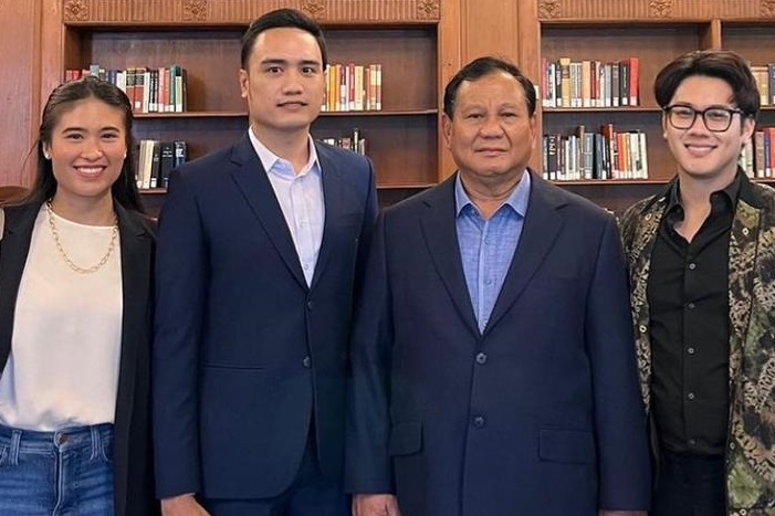 Menteri Pertahanan Prabowo Subianto bersama mahasiswa Columbia university Deri Nagara. (Instagram.com/@derisnagara)