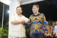 Kader PDIP Budiman Sudjatmiko mengunjungi kediaman calon presiden (capres) Gerindra Prabowo Subianto. (Facbook.com/@Prabowo Subianto)
